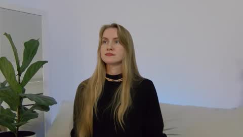 SweetKira1 online show from October 2025 02:04:01 PM