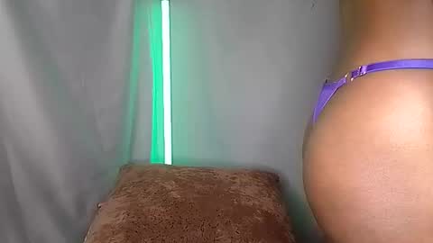 Snapshot of sweetl__ chatting on December 2024 07:24:02 PM Sweet Lisa online show from December 2024 07:24:02 PM