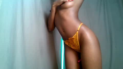 Snapshot of sweetl__ chatting on January 2025 11:12:02 PM Sweet Lisa online show from January 2025 11:12:02 PM