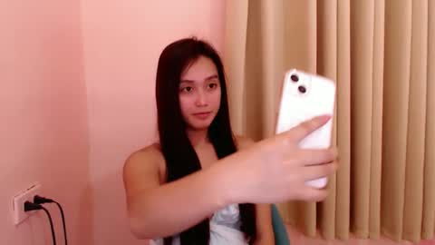 Snapshot of sweetleah_1998 chatting on December 2024 05:39:02 AM Leah online show from December 2024 05:39:02 AM