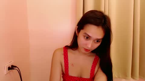 Snapshot of sweetleah_1998 chatting on December 2024 04:18:01 PM Leah online show from December 2024 04:18:01 PM