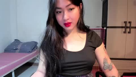 Snapshot of sweetlovepinay04 chatting on December 2024 04:23:01 PM Zoe online show from December 2024 04:23:01 PM
