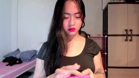 Snapshot of sweetlovepinay04 chatting on December 2024 07:28:01 PM Zoe online show from December 2024 07:28:01 PM