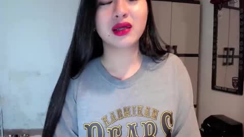 Snapshot of sweetlovepinay04 chatting on January 2025 05:33:02 PM Zoe online show from January 2025 05:33:02 PM