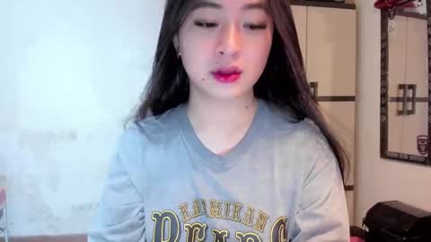 Snapshot of sweetlovepinay04 chatting on January 2025 06:56:02 PM Zoe online show from January 2025 06:56:02 PM