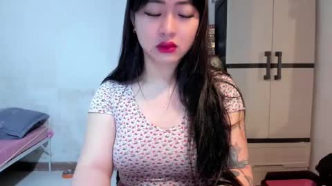 Snapshot of sweetlovepinay04 chatting on January 2025 07:13:02 PM Zoe online show from January 2025 07:13:02 PM