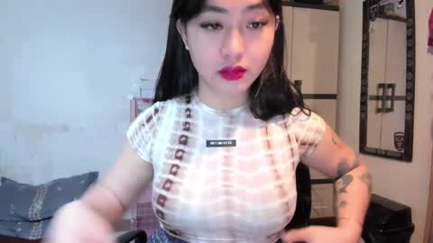 Snapshot of sweetlovepinay04 chatting on January 2025 01:39:01 AM Zoe online show from January 2025 01:39:01 AM