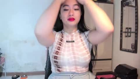 Snapshot of sweetlovepinay04 chatting on January 2025 12:57:02 AM Zoe online show from January 2025 12:57:02 AM