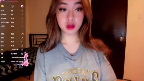 Snapshot of sweetlovepinay04 chatting on May 2026 06:08:02 AM Zoe online show from May 2026 06:08:02 AM