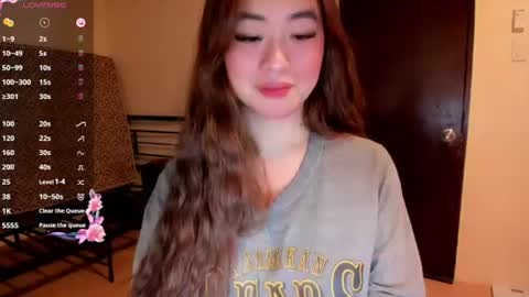 Snapshot of sweetlovepinay04 chatting on June 2026 05:02:02 AM Zoe online show from June 2026 05:02:02 AM