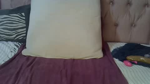 sweetmellowx1 online show from March 2025 01:27:02 PM