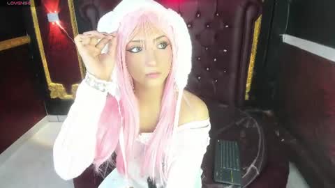 Snapshot of sweetness_siren chatting on June 2026 05:06:02 AM siren online show from June 2026 05:06:02 AM