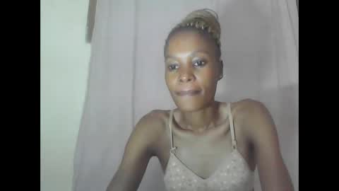 Snapshot of sweetpetite254 chatting on February 2025 02:25:01 AM ESTHER online show from February 2025 02:25:01 AM