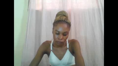 Snapshot of sweetpetite254 chatting on February 2025 12:33:01 PM ESTHER online show from February 2025 12:33:01 PM