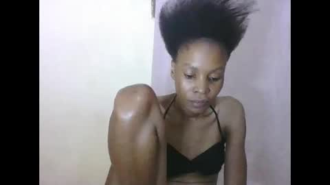 ESTHER online show from December 2025 06:01:02 PM