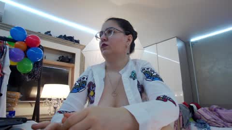 SweetRaisa online show from December 2024 11:37:02 PM