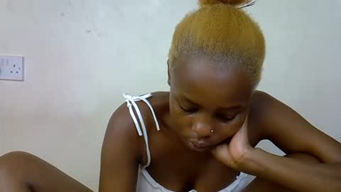 Snapshot of sweetrall chatting on February 2026 12:15:01 PM Lilly online show from February 2026 12:15:01 PM