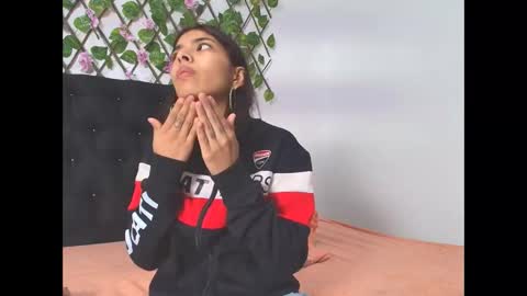 sweetscaarlett online show from April 2026 02:05:01 PM