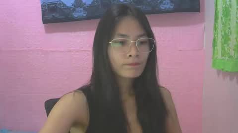 Mia online show from October 2025 02:48:02 AM