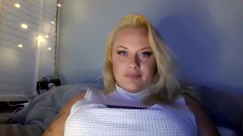 Snapshot of sweetsinz_ chatting on September 2025 07:26:01 PM sweetsinz_ online show from September 2025 07:26:01 PM
