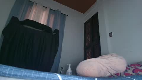 Snapshot of sweett_17 chatting on June 2026 09:37:01 PM dulce online show from June 2026 09:37:01 PM