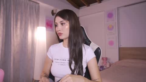 Snapshot of sweett_catt1 chatting on October 2025 03:38:02 AM Cat independent model online show from October 2025 03:38:02 AM