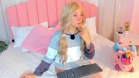 sweett_fire online show from April 2026 07:58:02 PM