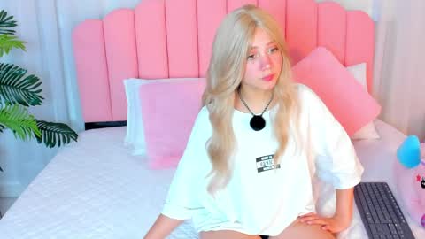 sweett_fire online show from April 2026 07:07:02 PM