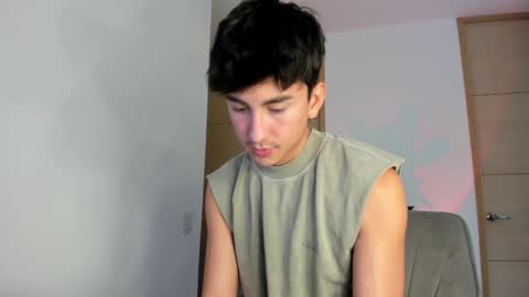 Snapshot of sweettaaron chatting on October 2025 05:43:02 PM Andy online show from October 2025 05:43:02 PM