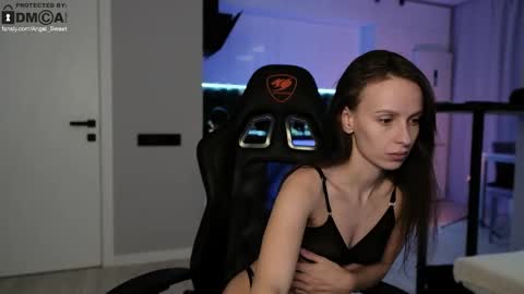 Leila and Alex online show from September 2025 05:39:02 PM