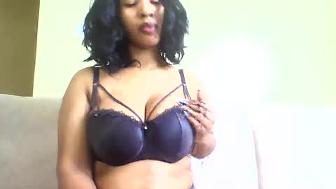 Snapshot of sweetveee chatting on July 2026 10:18:01 AM Vee online show from July 2026 10:18:01 AM
