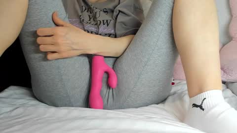 Mia online show from December 2024 10:52:02 PM