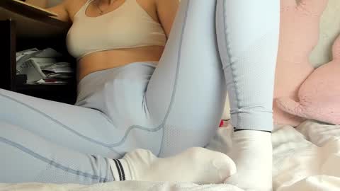 Mia online show from January 2025 12:25:01 AM