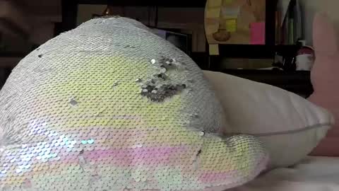 Mia online show from January 2025 06:15:01 PM