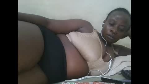 Snapshot of sweetyass25 chatting on September 2025 06:18:02 PM sweetyass25 online show from September 2025 06:18:02 PM