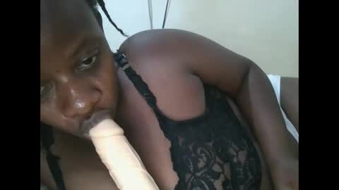 Snapshot of sweetyass25 chatting on September 2025 05:35:02 PM sweetyass25 online show from September 2025 05:35:02 PM