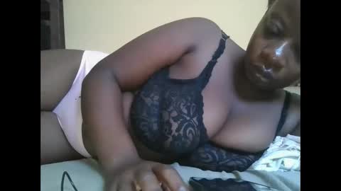 Snapshot of sweetyass25 chatting on October 2025 05:52:01 AM sweetyass25 online show from October 2025 05:52:01 AM