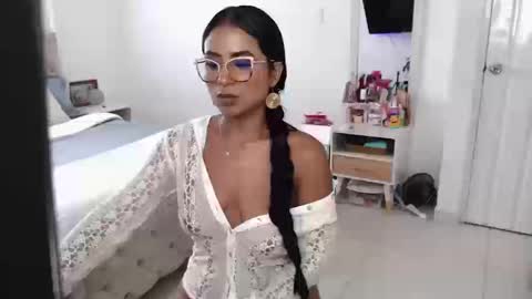 yaya online show from September 2025 05:57:01 PM
