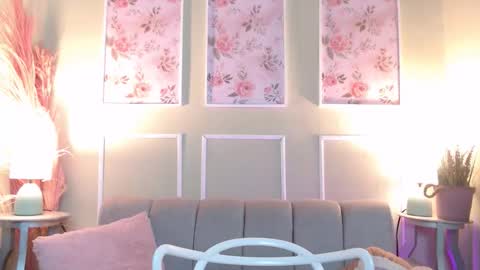 LAURA online show from February 2026 12:01:02 PM