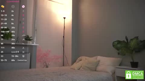 Astrid online show from September 2025 07:03:02 PM