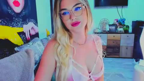 Snapshot of swetkatie chatting on December 2024 12:45:02 AM Ecaterina online show from December 2024 12:45:02 AM