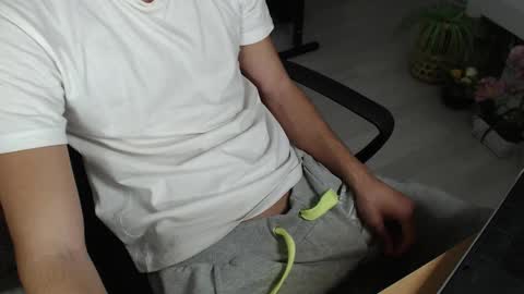 Snapshot of swetlittleboy4u chatting on September 2025 05:38:02 PM SwetLittleBoy4u online show from September 2025 05:38:02 PM