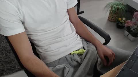 Snapshot of swetlittleboy4u chatting on September 2025 09:46:01 AM SwetLittleBoy4u online show from September 2025 09:46:01 AM