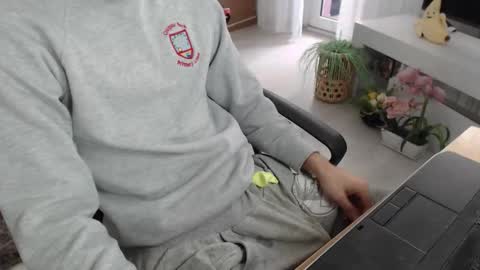 Snapshot of swetlittleboy4u chatting on September 2025 09:14:02 AM SwetLittleBoy4u online show from September 2025 09:14:02 AM