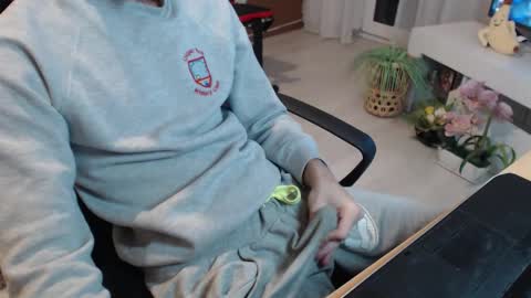 Snapshot of swetlittleboy4u chatting on October 2025 06:03:01 PM SwetLittleBoy4u online show from October 2025 06:03:01 PM