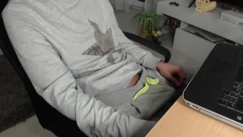 Snapshot of swetlittleboy4u chatting on November 2025 04:56:01 AM SwetLittleBoy4u online show from November 2025 04:56:01 AM