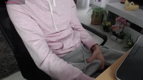 SwetLittleBoy4u online show from December 2025 08:01:02 AM