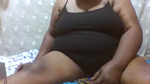 Snapshot of swtmilkymom chatting on September 2025 05:51:01 AM swtmilkymom online show from September 2025 05:51:01 AM