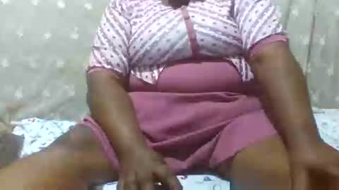 Snapshot of swtmilkymom chatting on September 2025 06:53:01 PM swtmilkymom online show from September 2025 06:53:01 PM