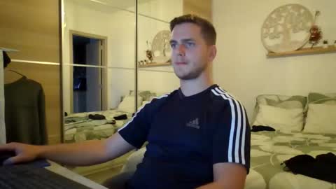 syl092 online show from September 2025 05:38:01 PM